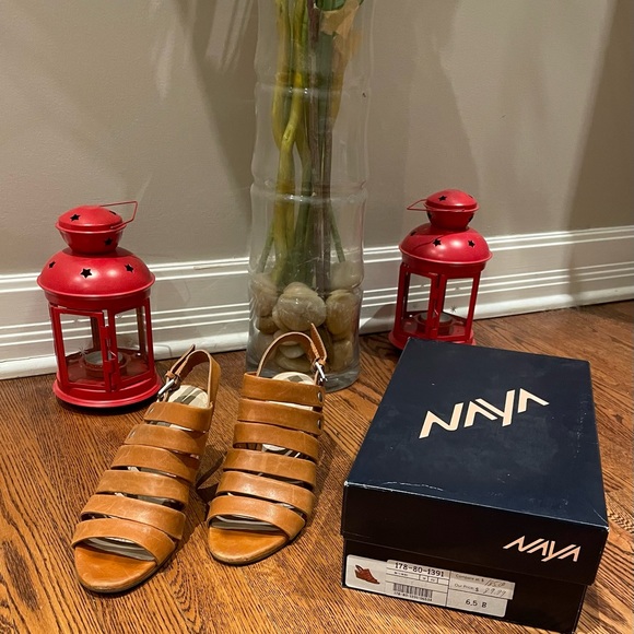 Designed shows, used but good condition. - Picture 3 of 4